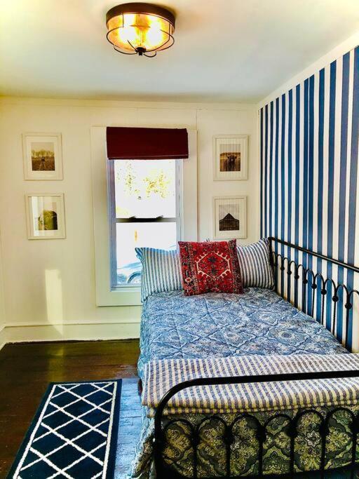 Charming 120-Year-Old Farmhouse By The Creek. Starlight Extérieur photo